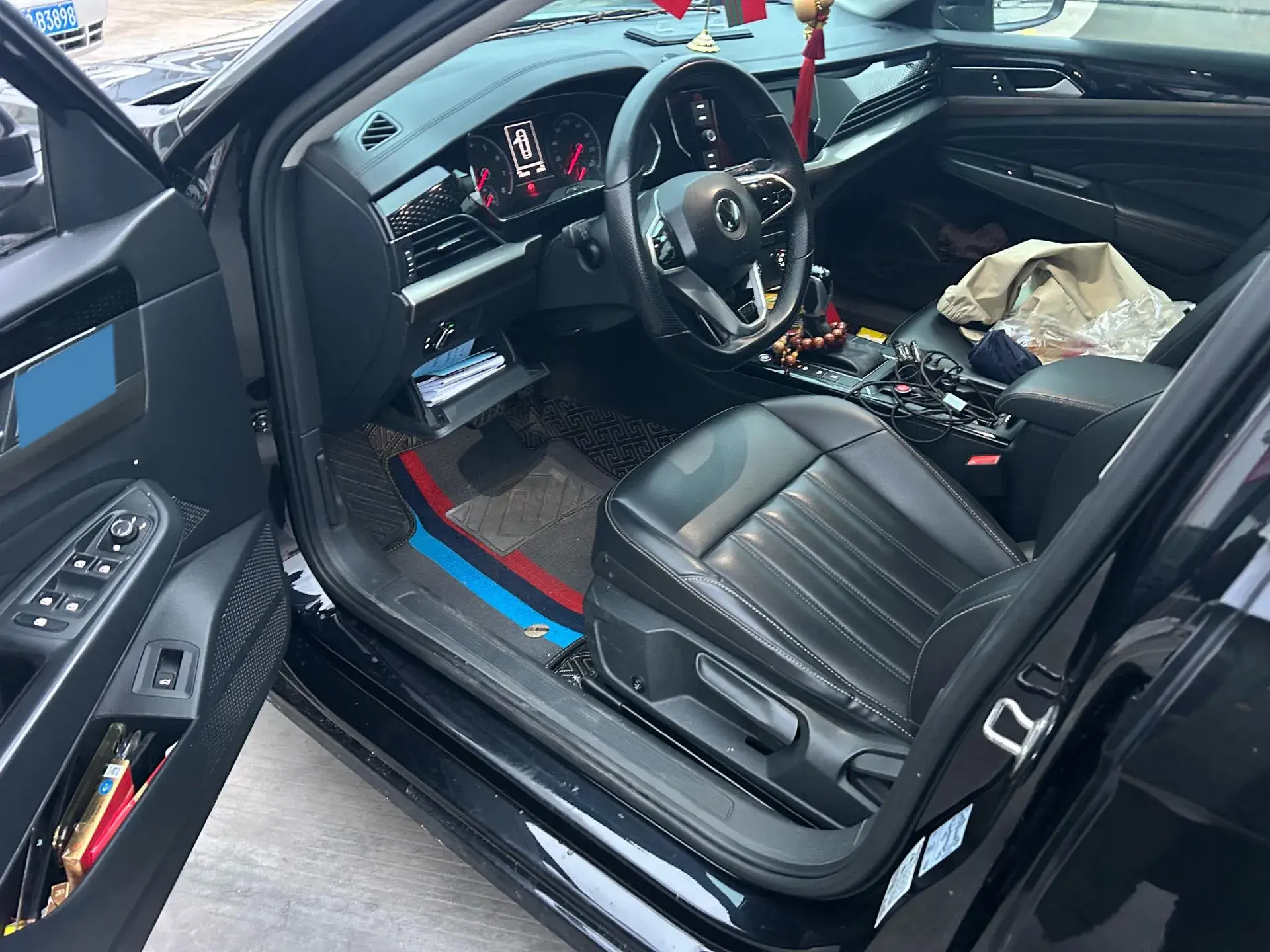 2019 VOLKSWAGEN PASSAT thumbnail 4