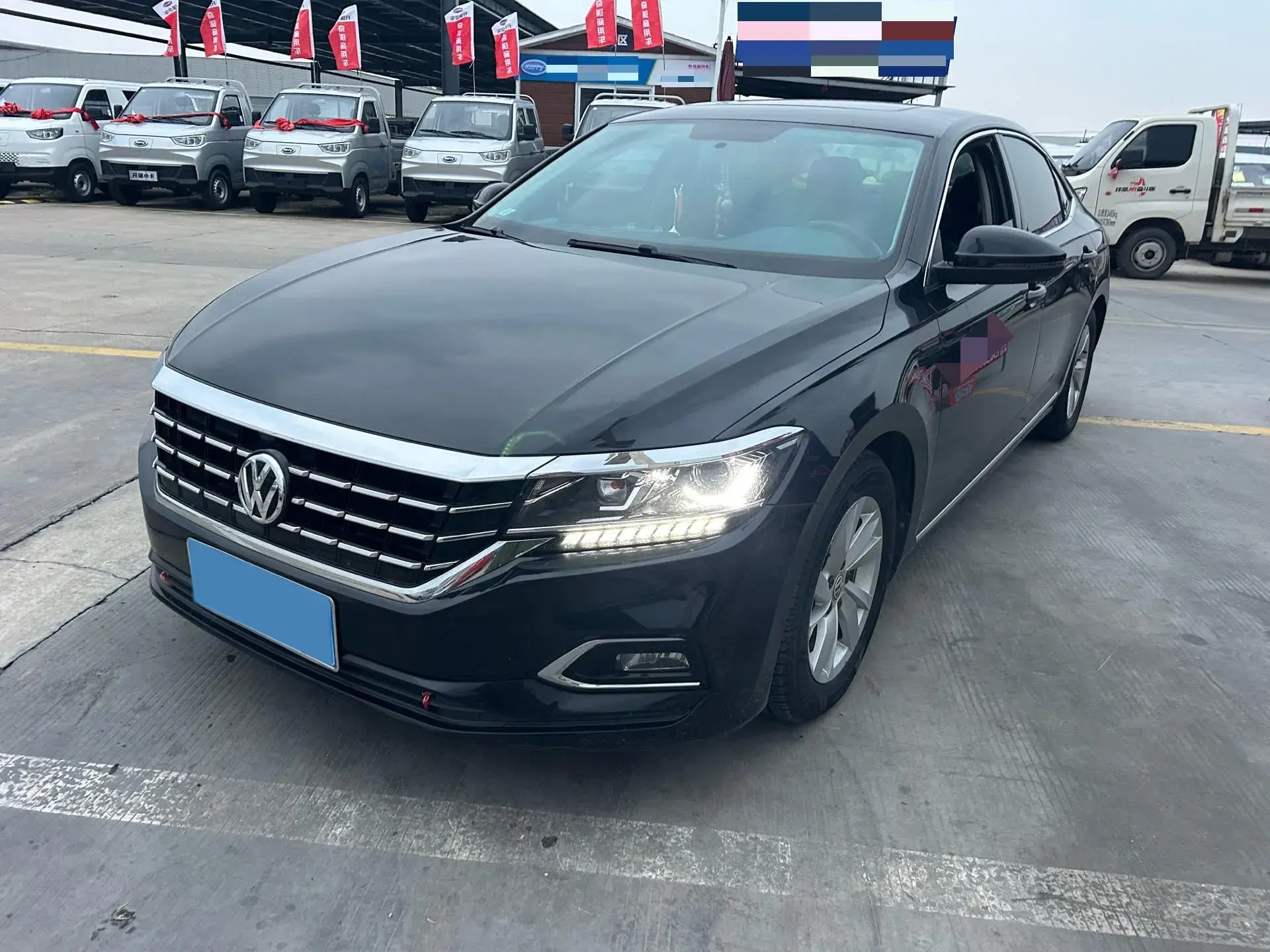 2019 VOLKSWAGEN PASSAT view 1