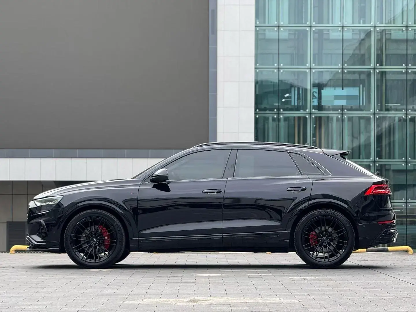 2021 AUDI Q8 thumbnail 2