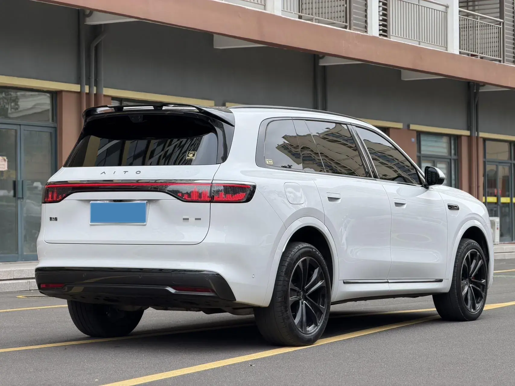 2025 AITO AITO thumbnail 4