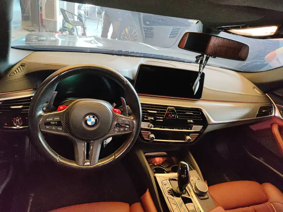 2022 BMW 5 thumbnail 2