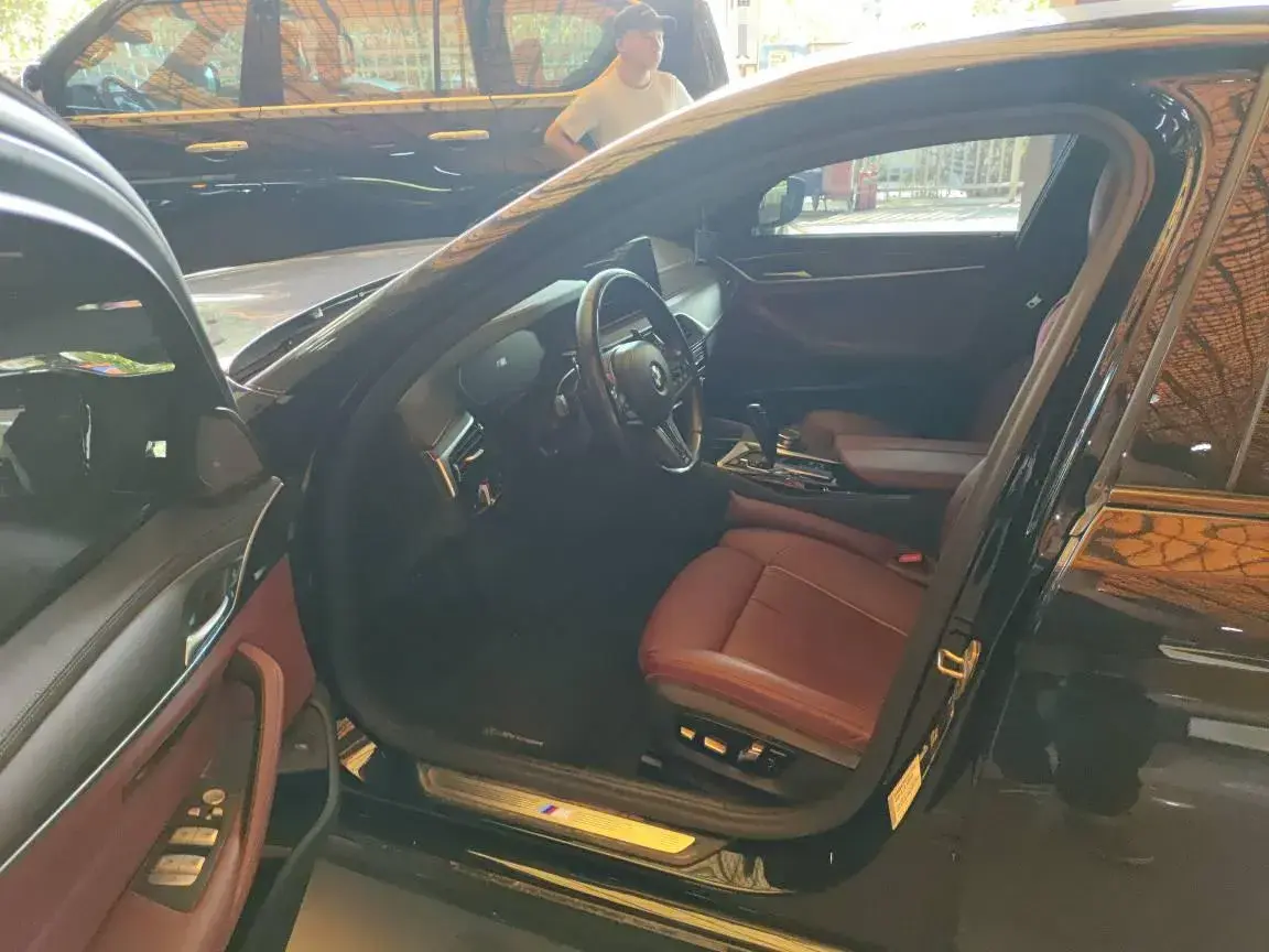 2022 BMW 5 thumbnail 3