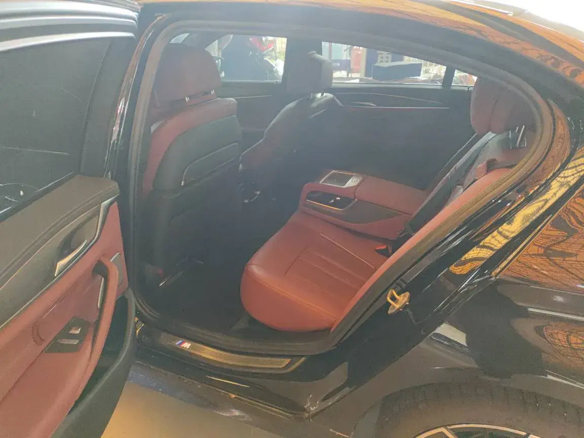 2022 BMW 5 thumbnail 4