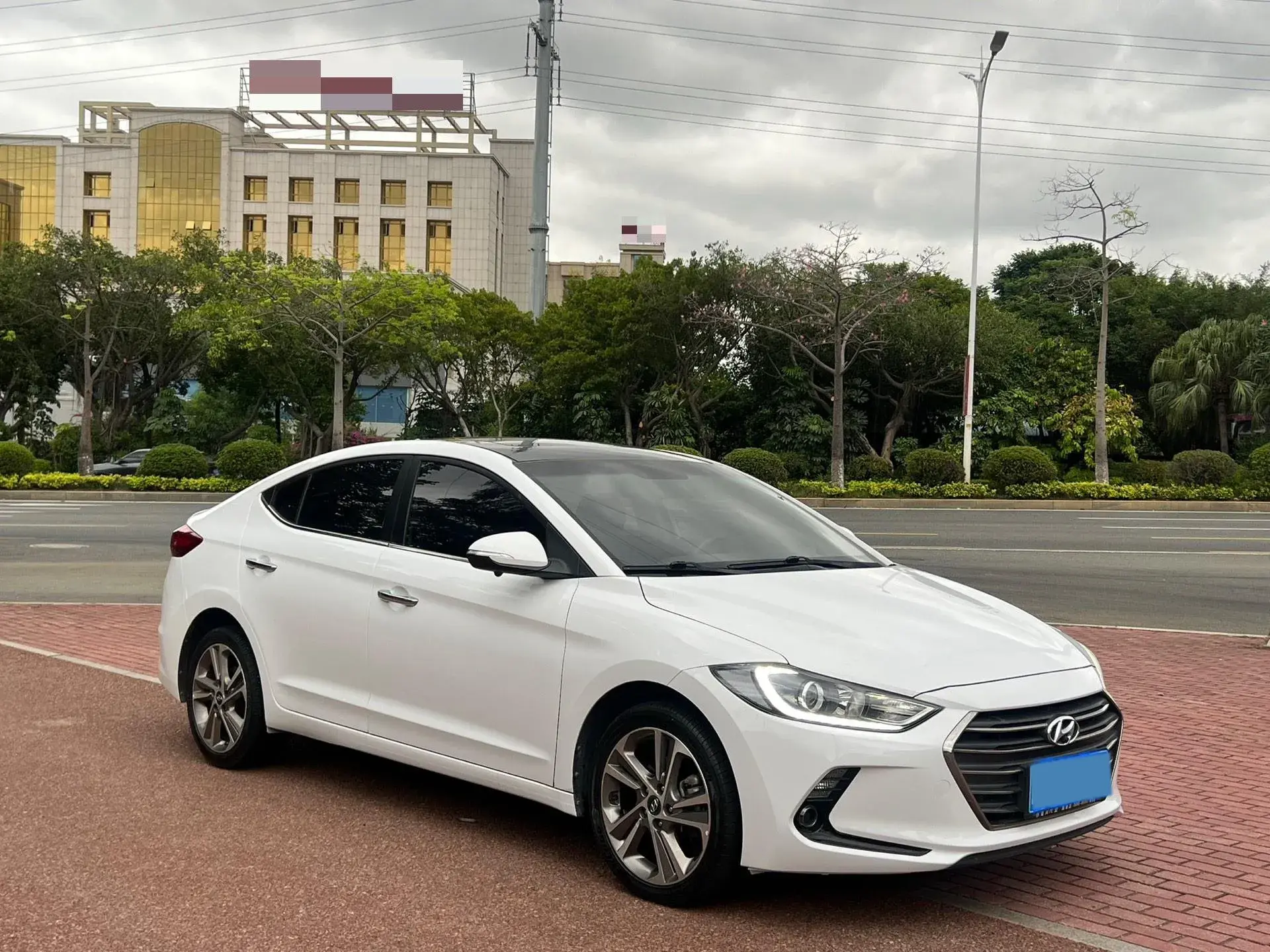 2016 HYUNDAI ELANTRA thumbnail 3