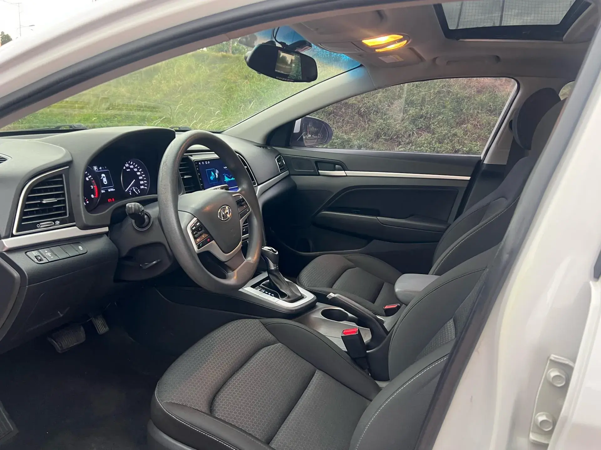 2016 HYUNDAI ELANTRA thumbnail 4