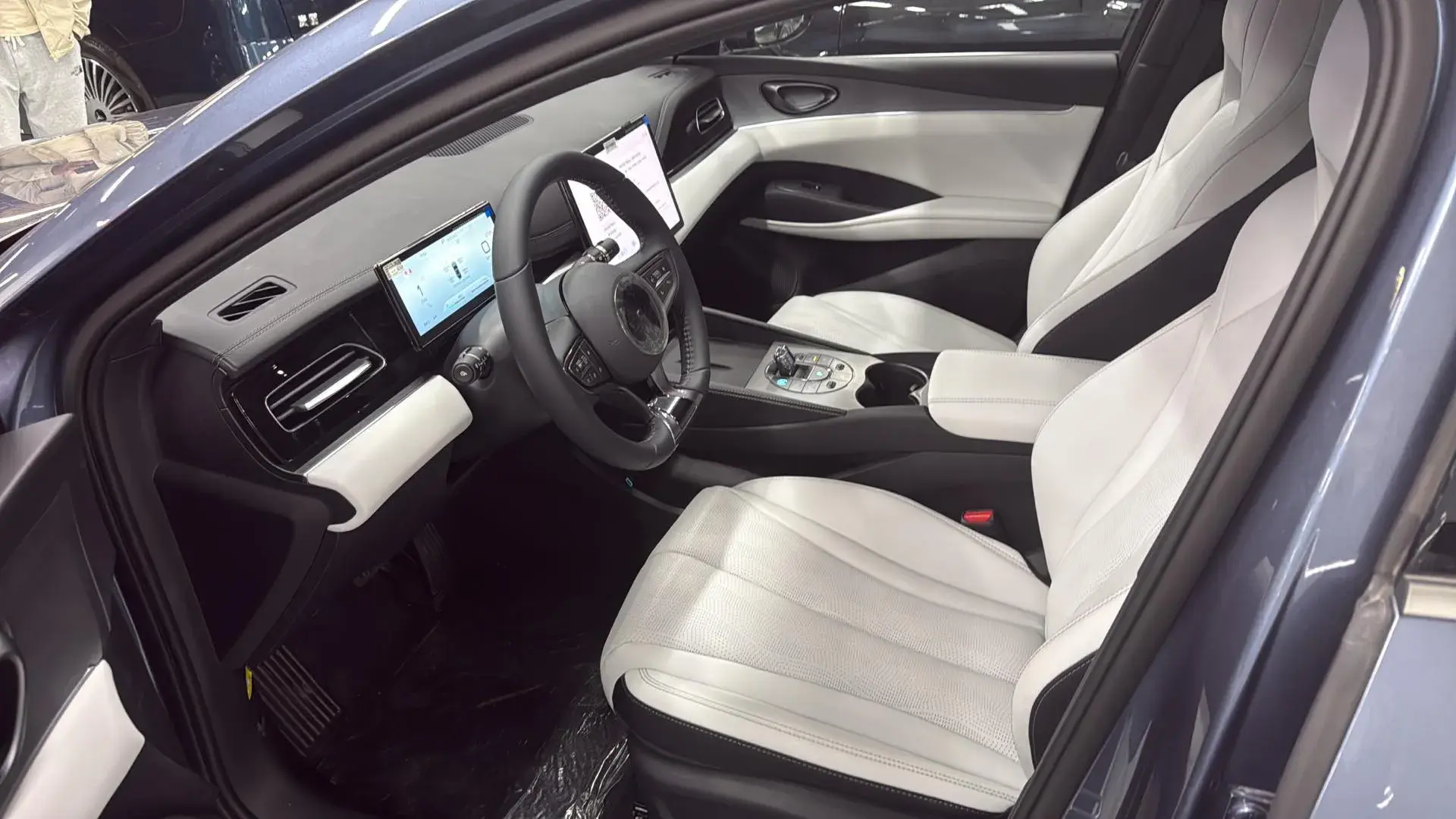 2024 BYD SEAL thumbnail 4