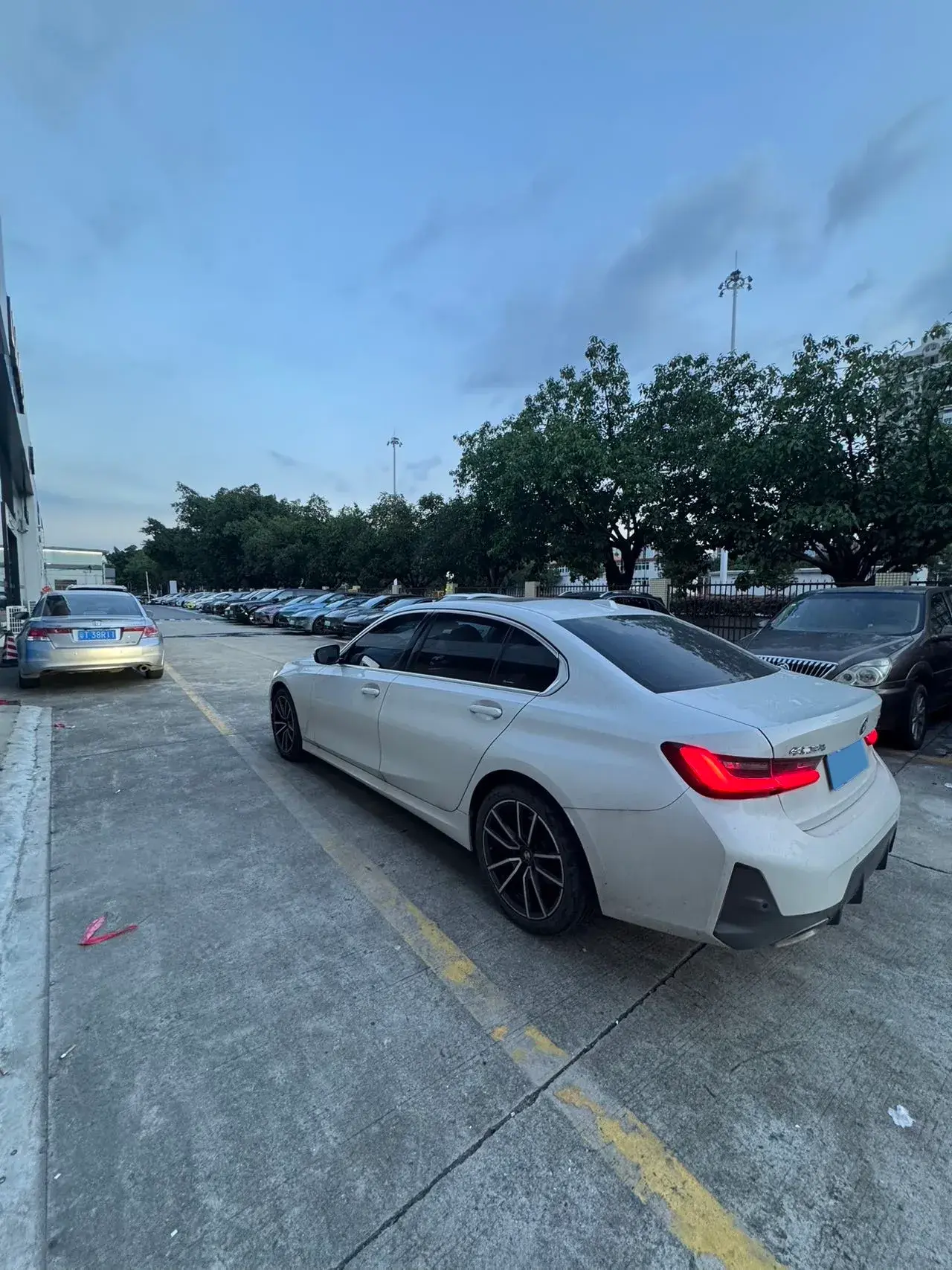 2024 BMW 3 thumbnail 3