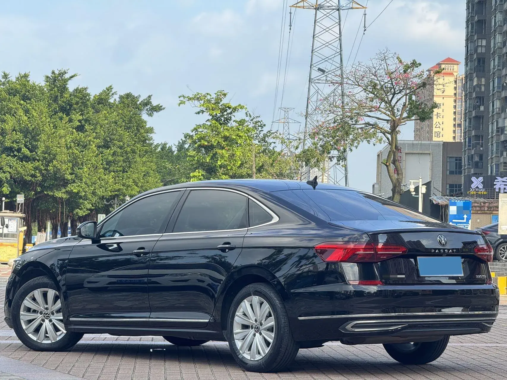 2021 VOLKSWAGEN PASSAT thumbnail 4