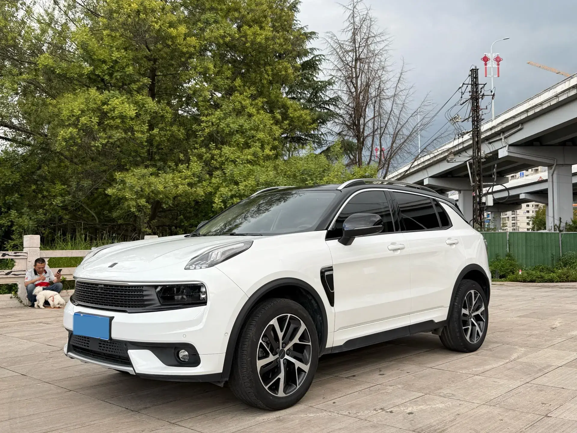 2019 LYNK&CO 01 view 1