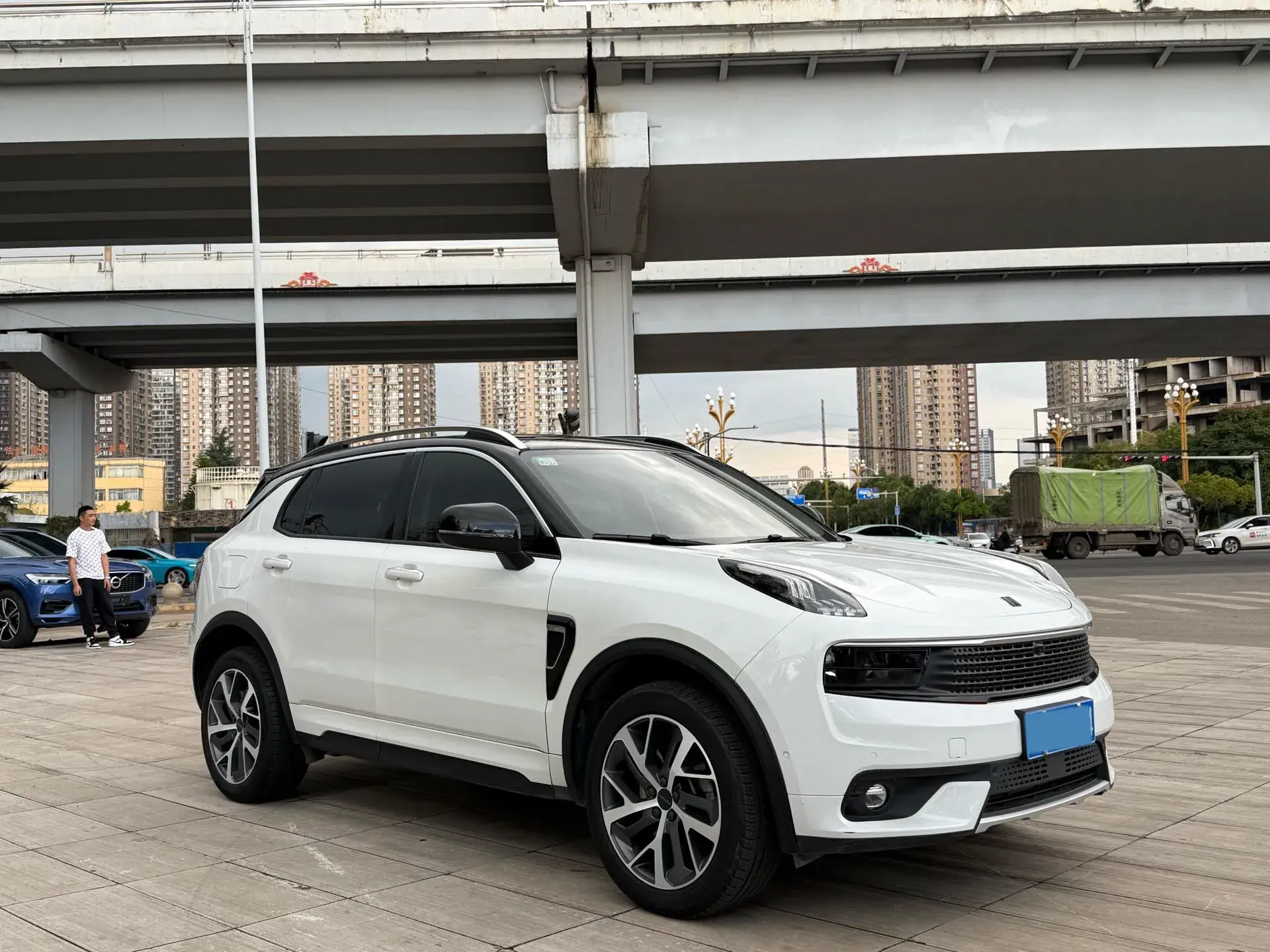 2019 LYNK&CO 01 thumbnail 3