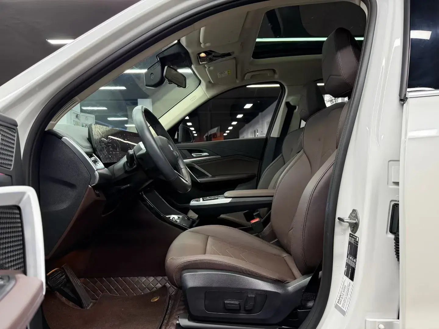 2023 BMW X1 thumbnail 4