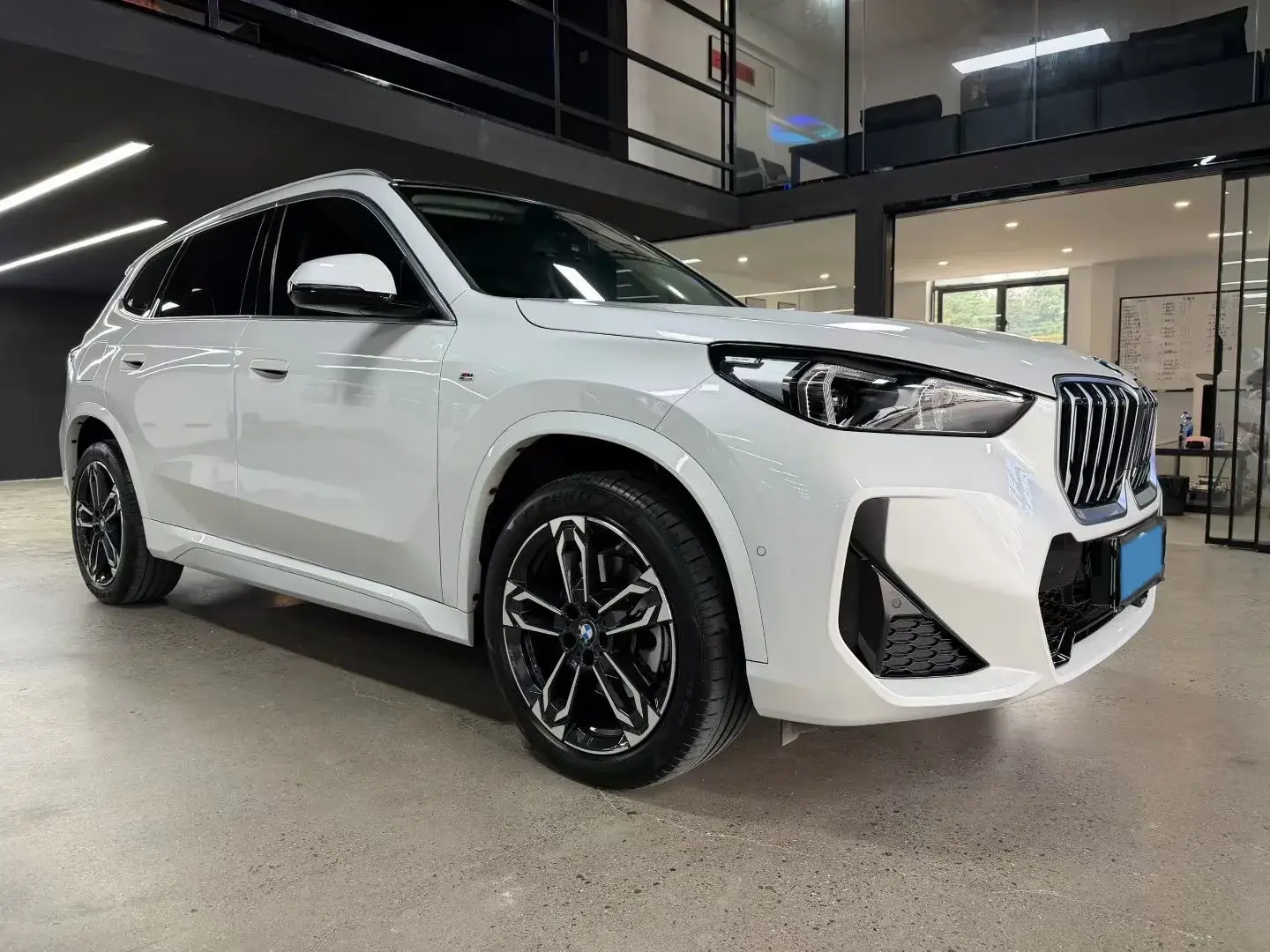 2023 BMW X1 thumbnail 3