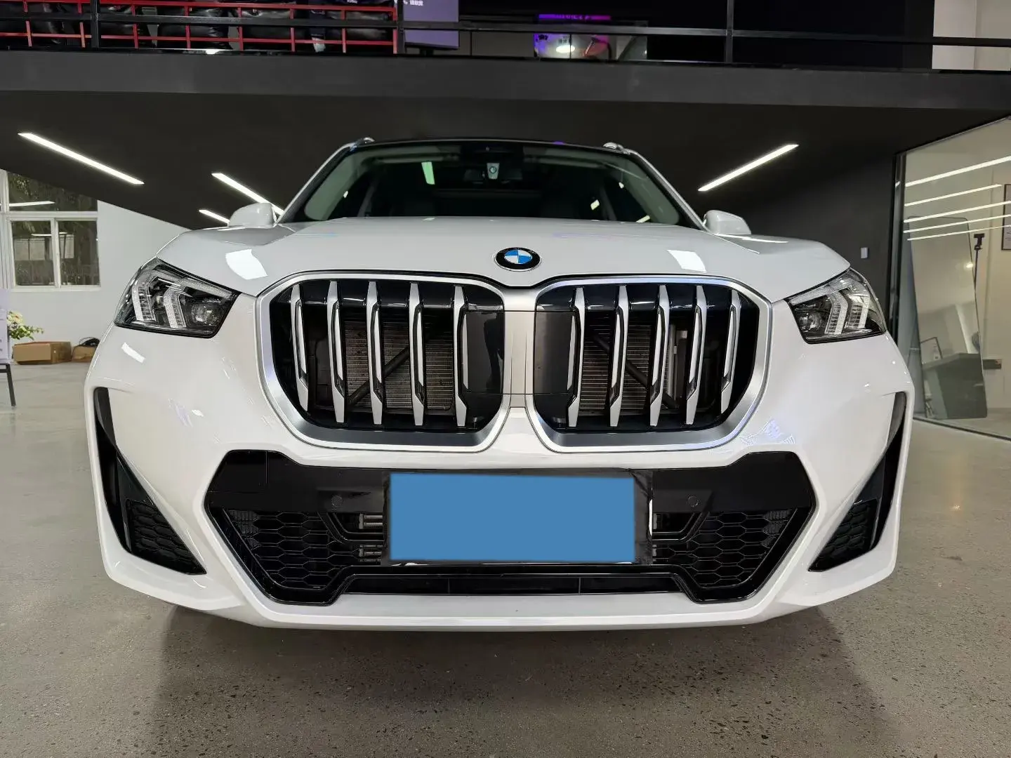 2023 BMW X1 thumbnail 2