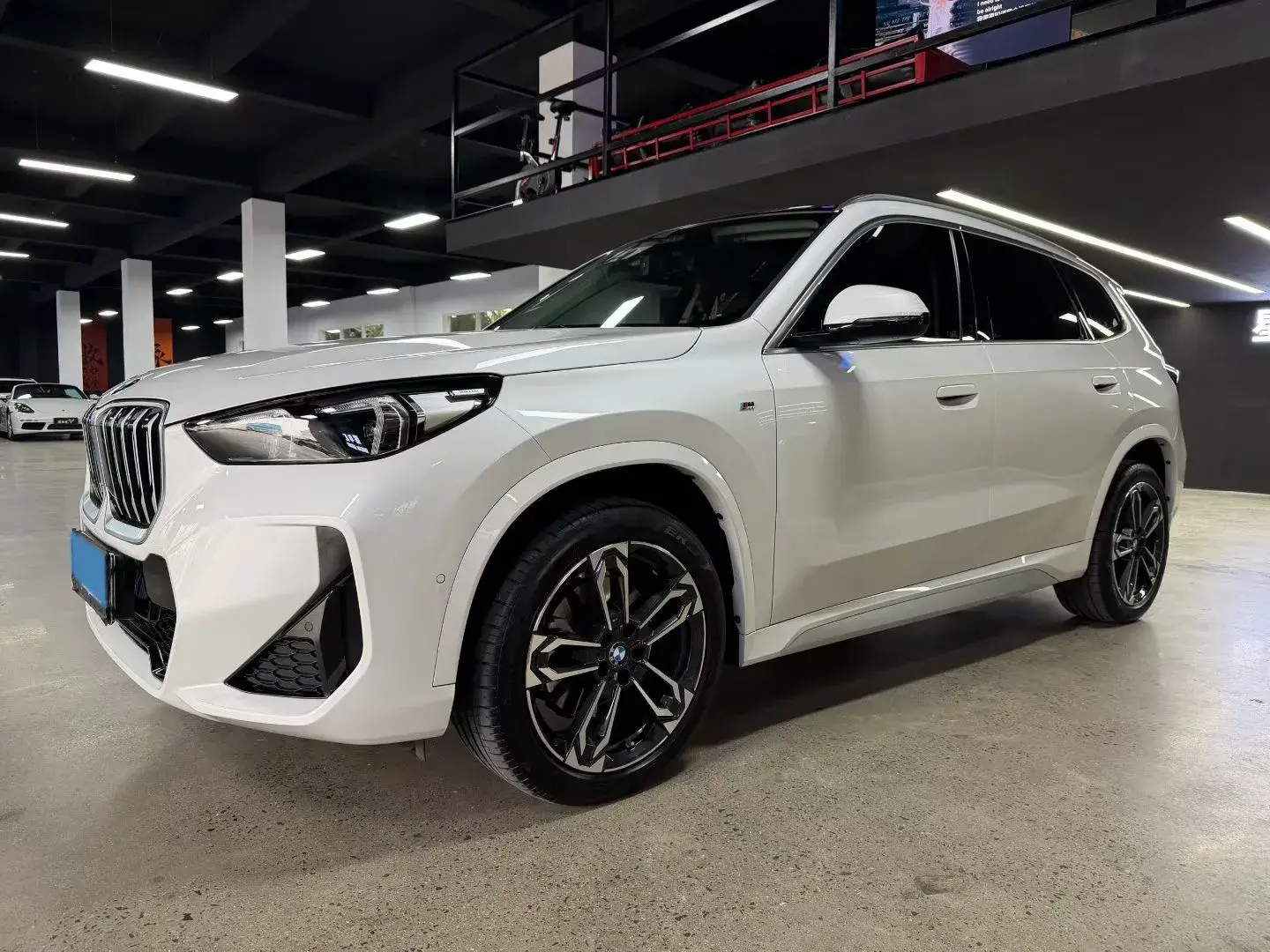 2023 BMW X1 view 1