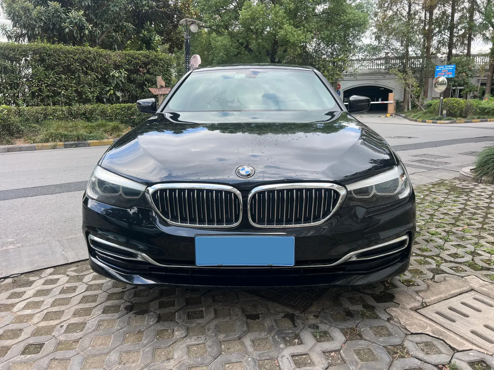2020 BMW 5 thumbnail 2