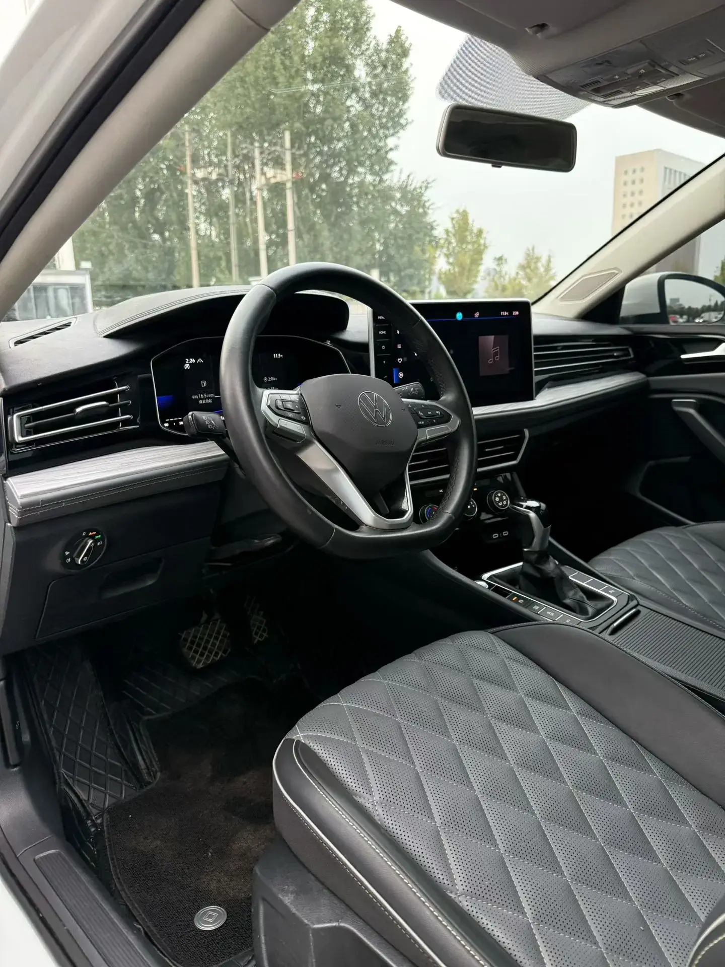 2023 VOLKSWAGEN SAGITAR thumbnail 4