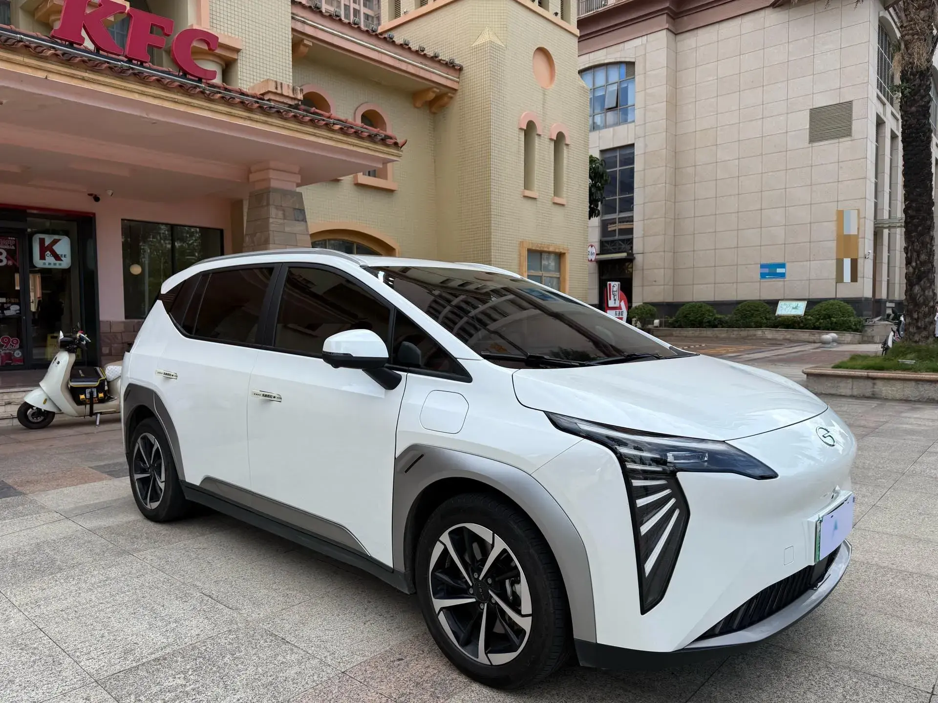 2023 AION Y thumbnail 3