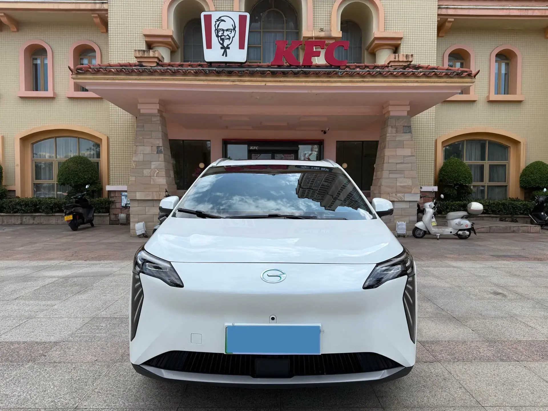 2023 AION Y thumbnail 2