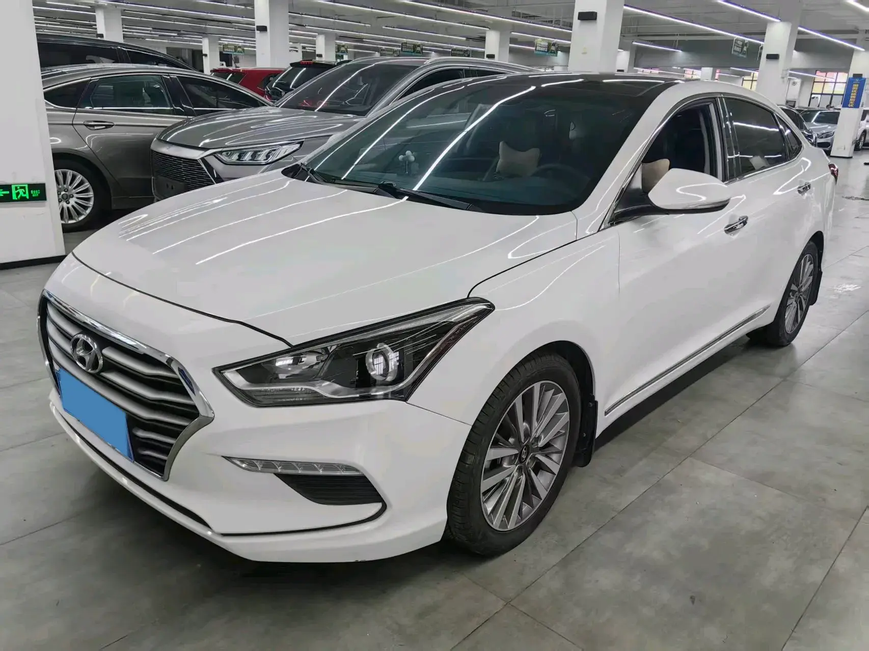 2019 HYUNDAI MISTRA view 1
