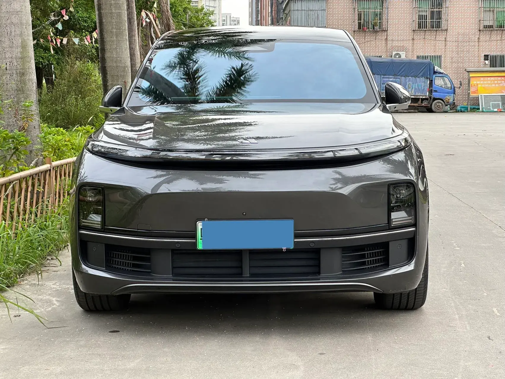 2023 LI L8 thumbnail 2