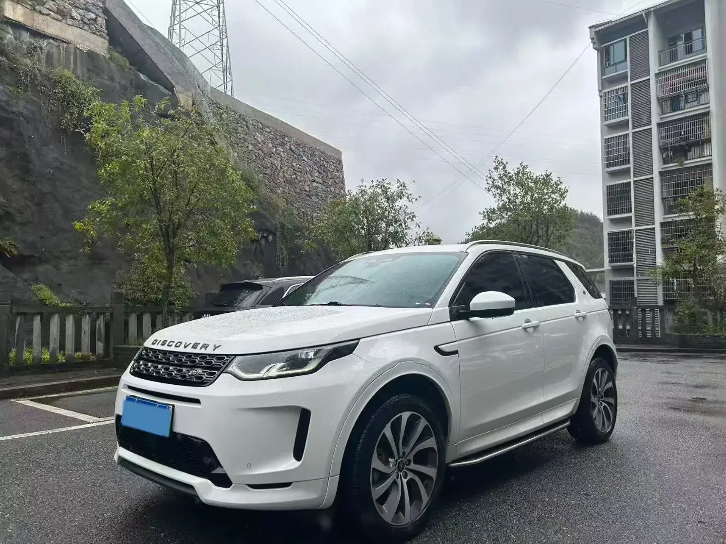 2022 LAND ROVER view 1