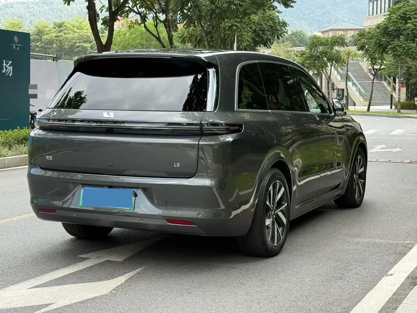 2023 LI L8 thumbnail 4