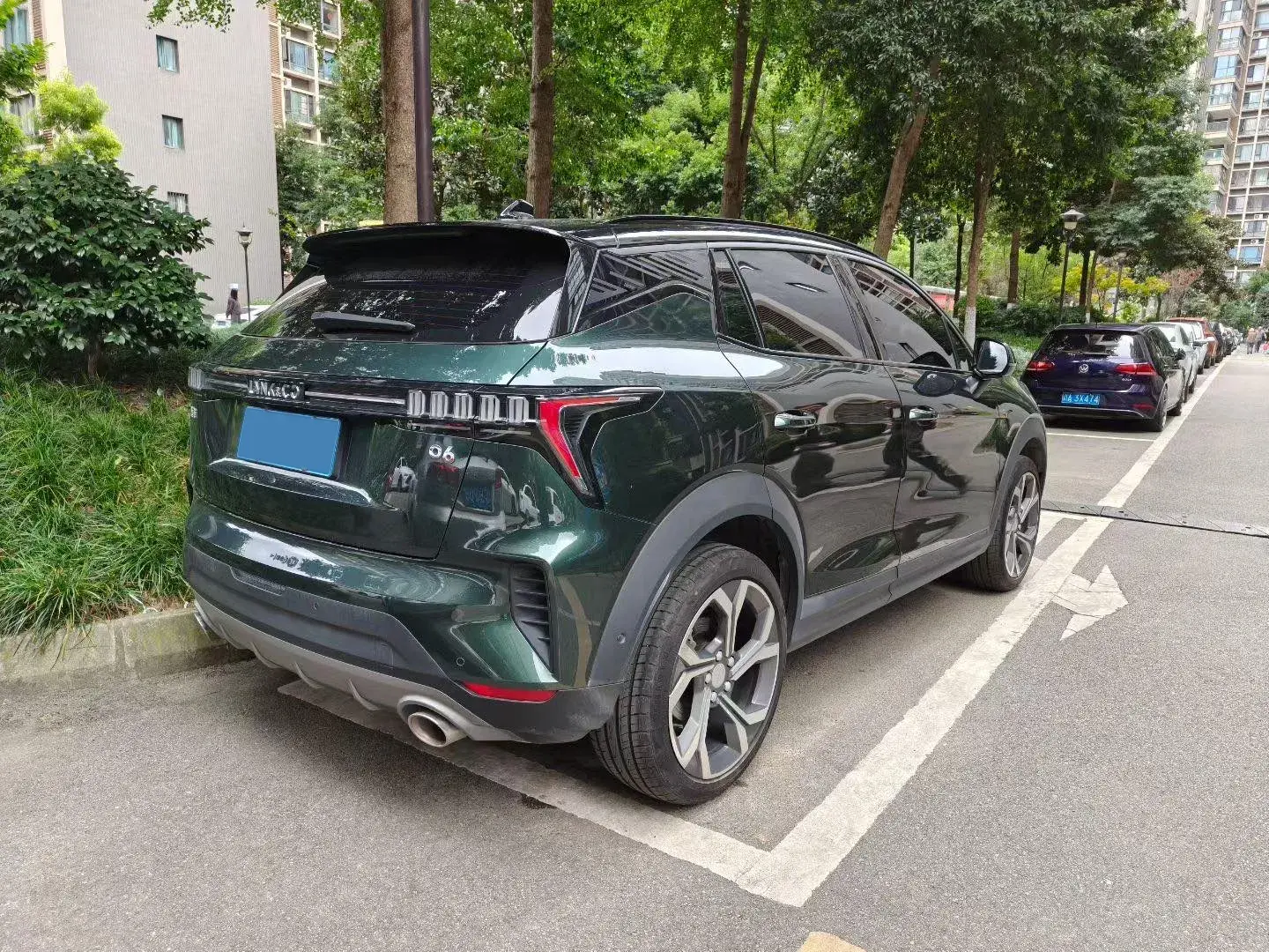 2023 LYNK&CO 06 thumbnail 4