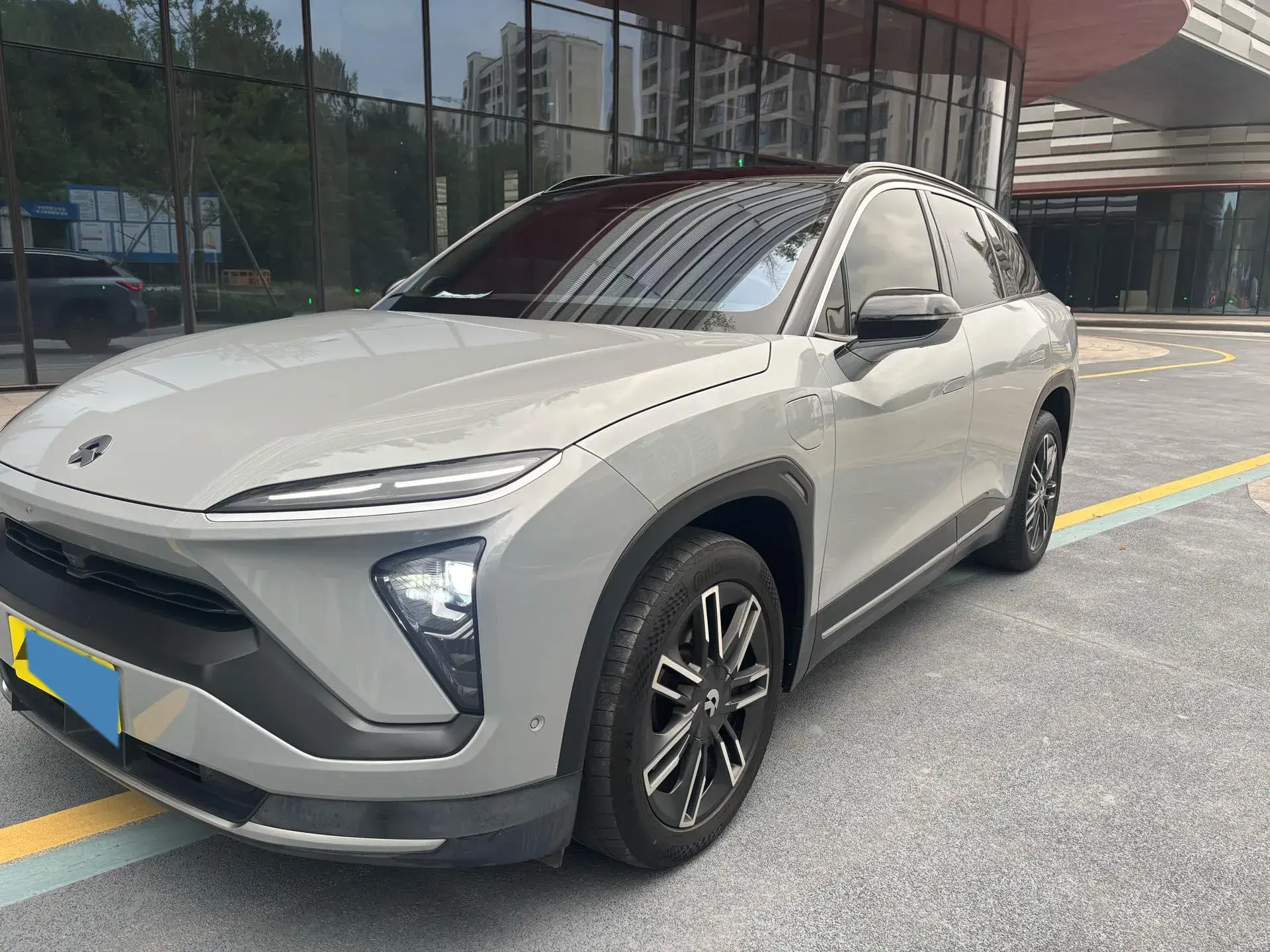 2022 NIO ES6 view 1