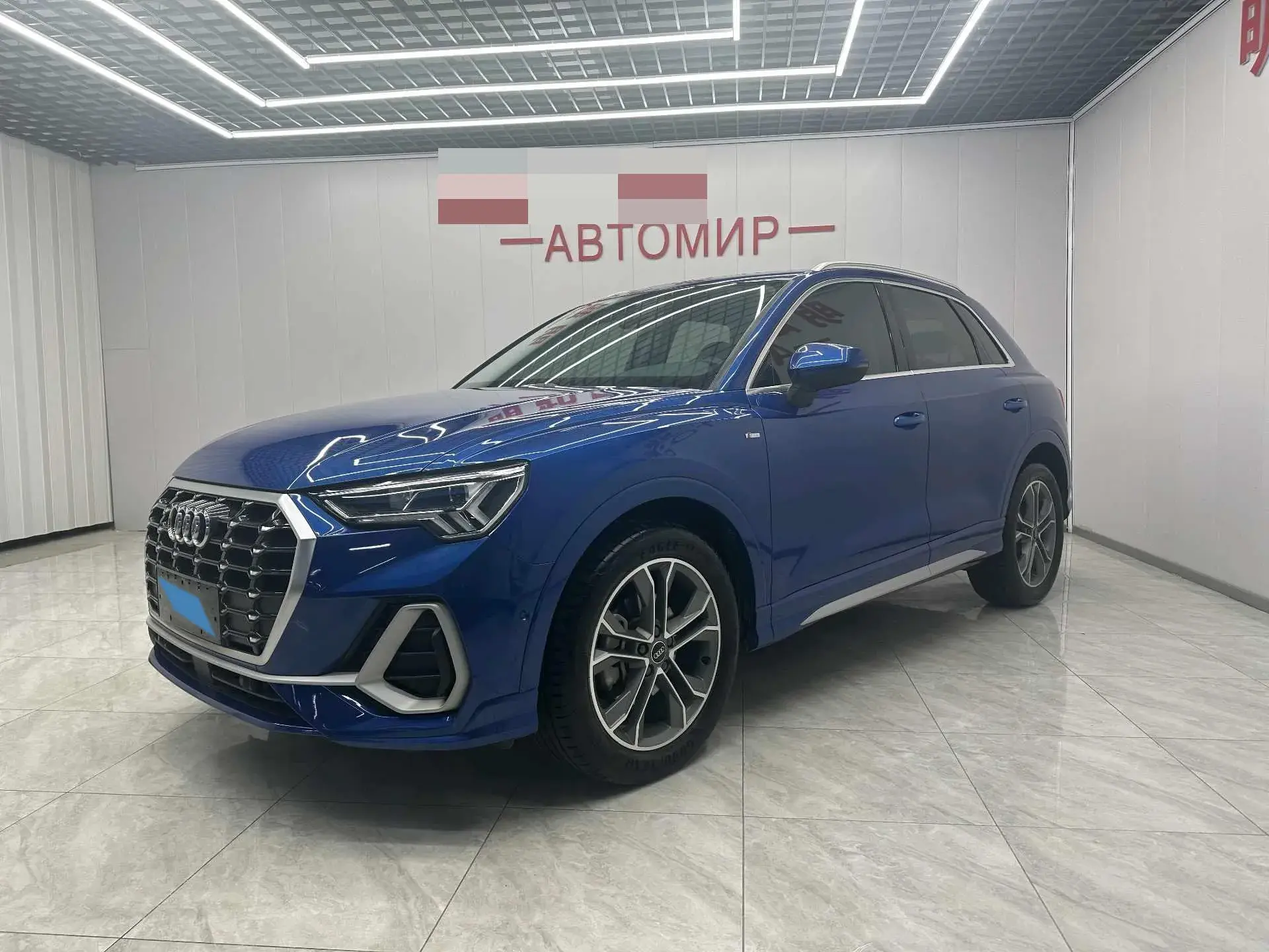 2021 AUDI Q3 view 1