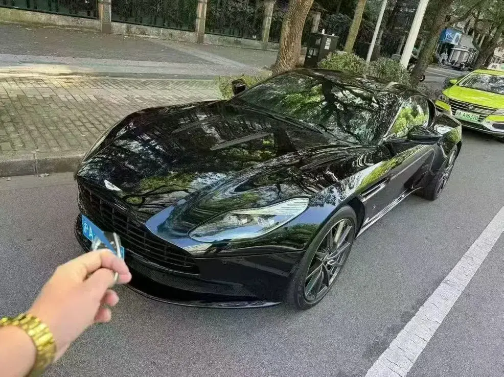 2019 ASTON MARTIN view 1