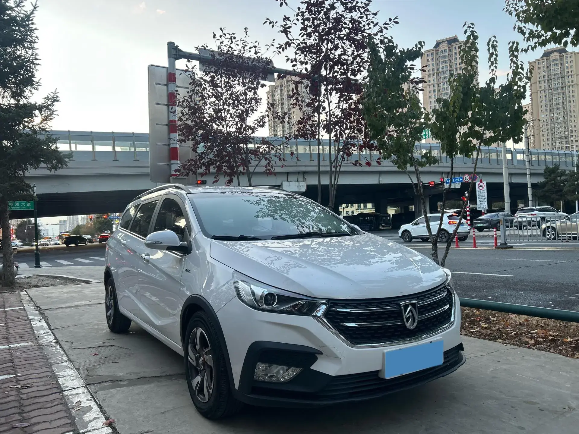 2018 VOLKSWAGEN SAGITAR thumbnail 3