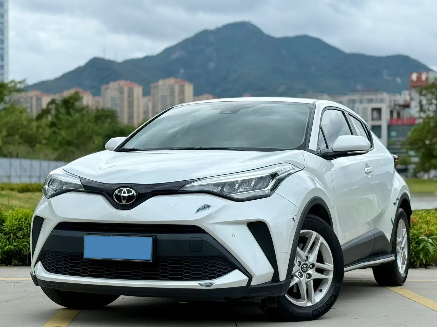 2020 TOYOTA C-HR view 1