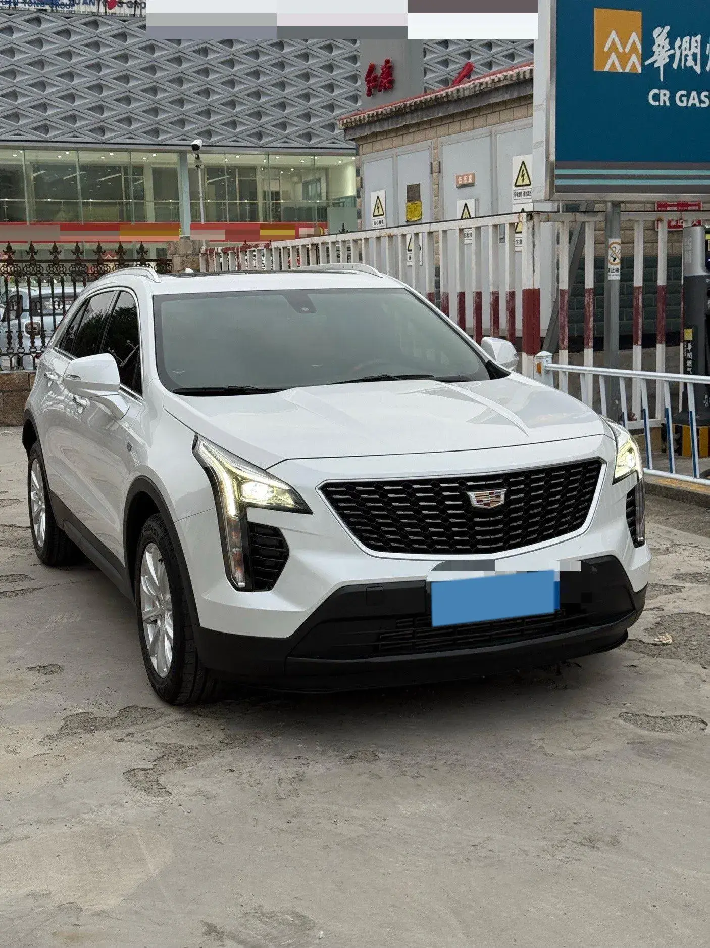 2022 CADILLAC XT4 thumbnail 2