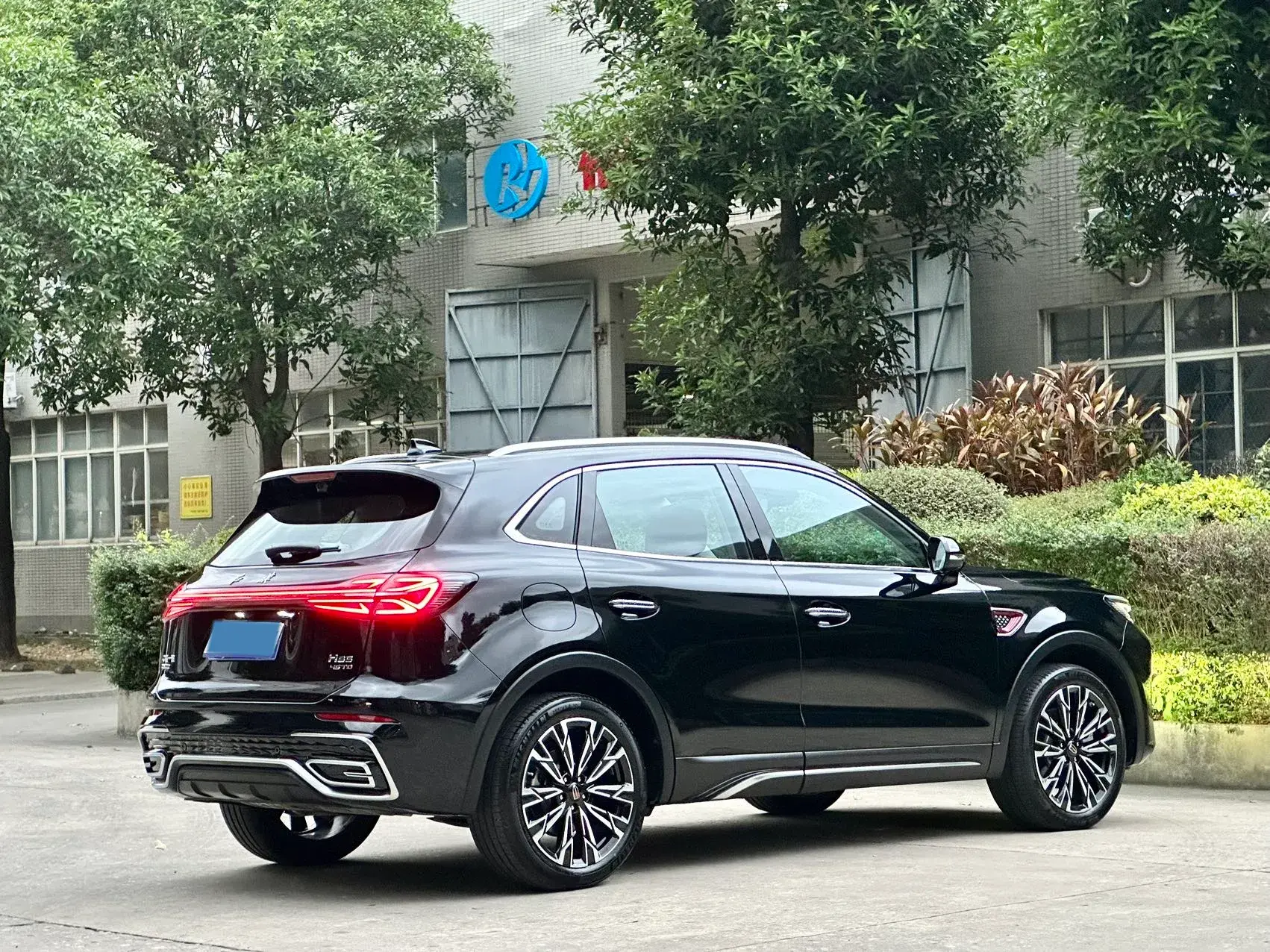 2025 HONGQI HS5 thumbnail 3