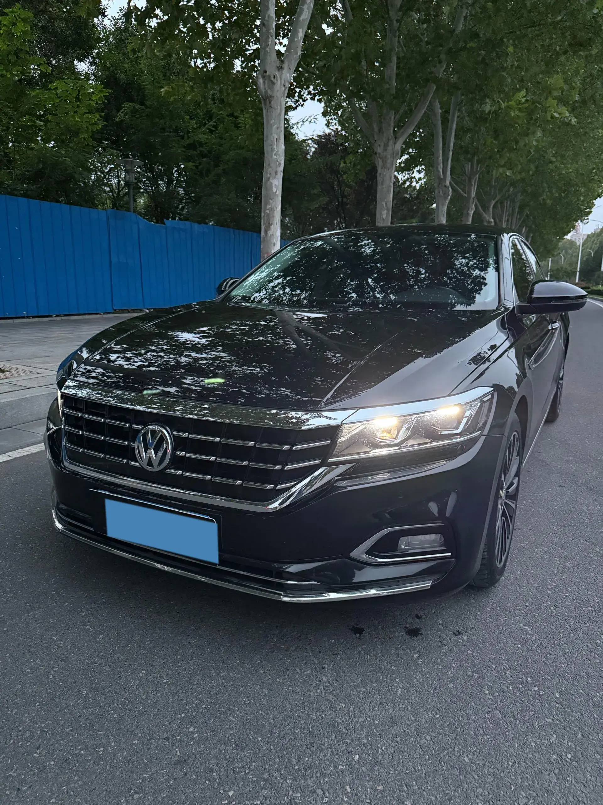 2019 VOLKSWAGEN PASSAT view 1