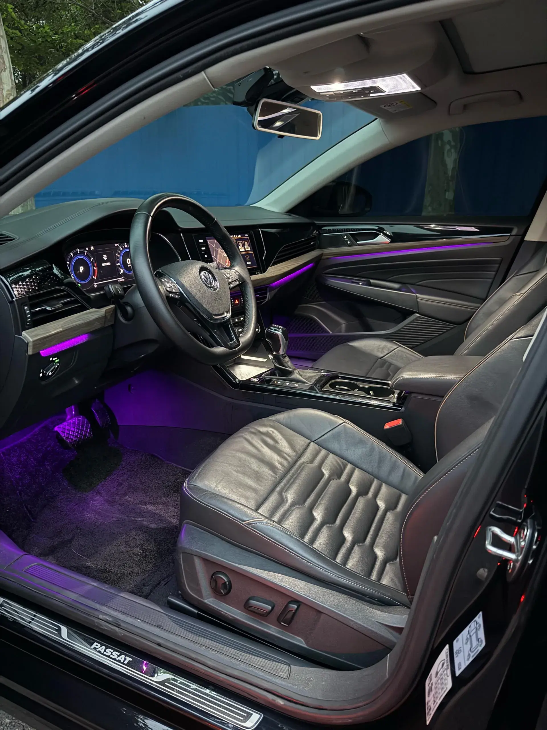 2019 VOLKSWAGEN PASSAT thumbnail 3