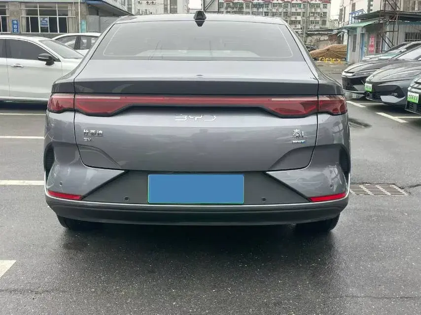 2025 BYD QINL thumbnail 4