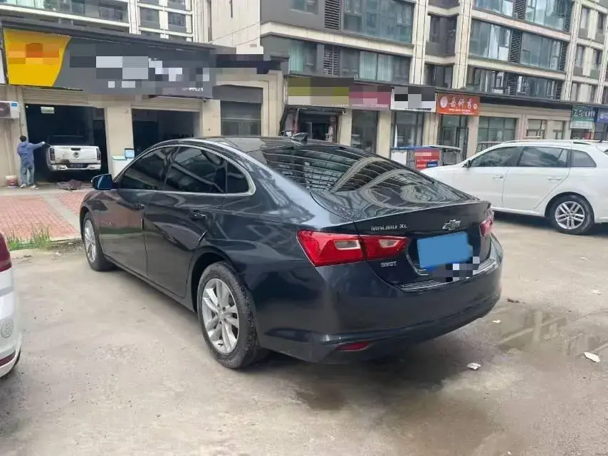 2018 CHEVROLET MALIBU thumbnail 3