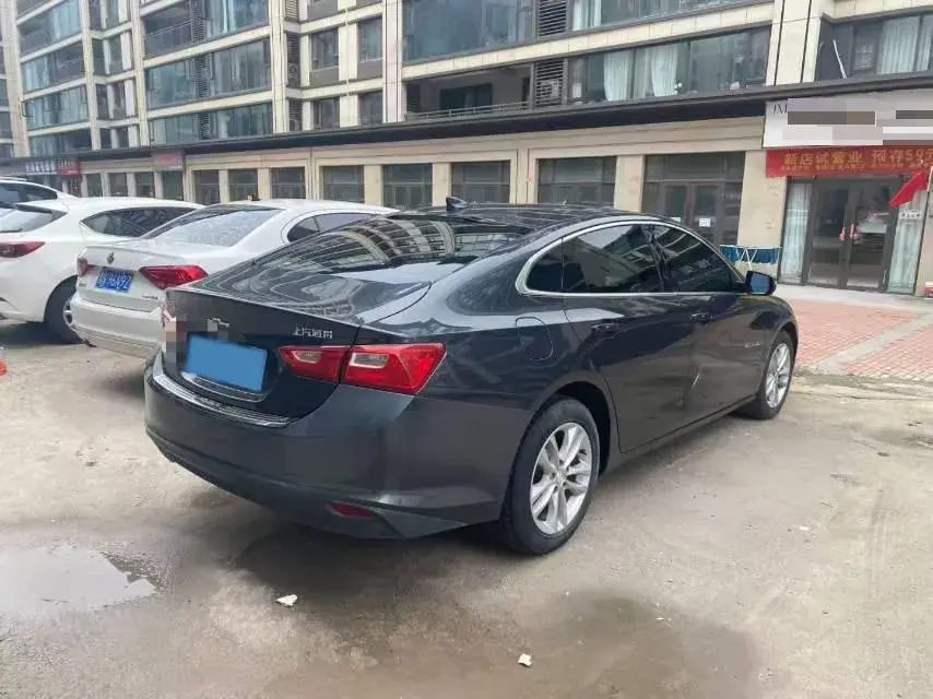 2018 CHEVROLET MALIBU thumbnail 4