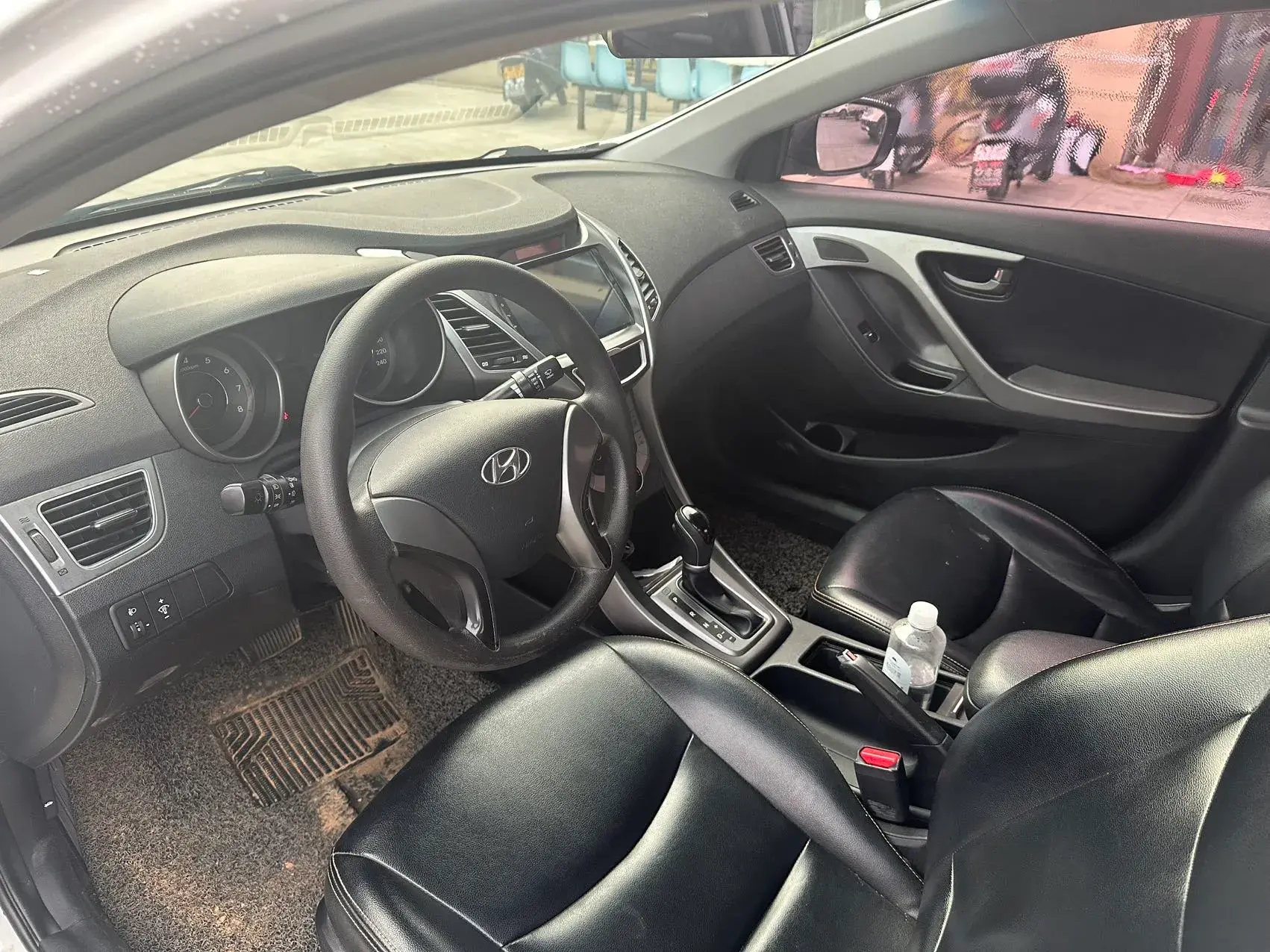 2016 HYUNDAI ELANTRA thumbnail 4