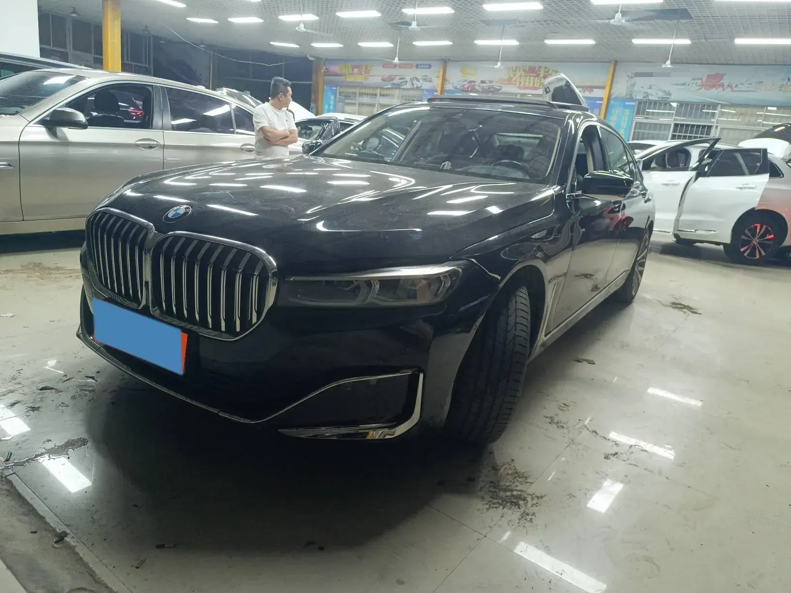 2019 BMW 7 view 1