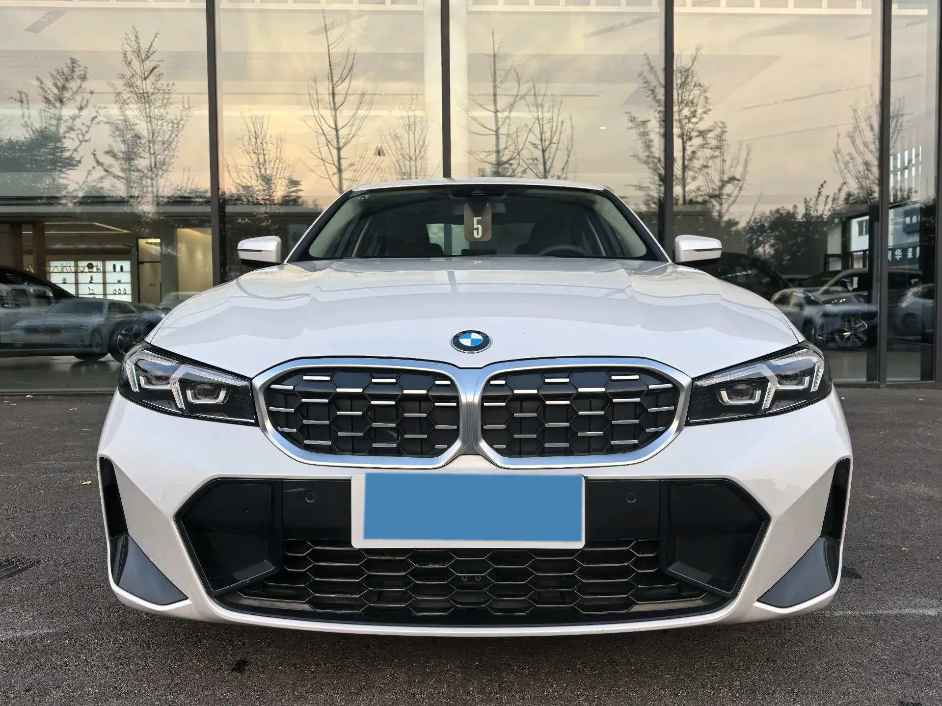 2024 BMW 3 thumbnail 4