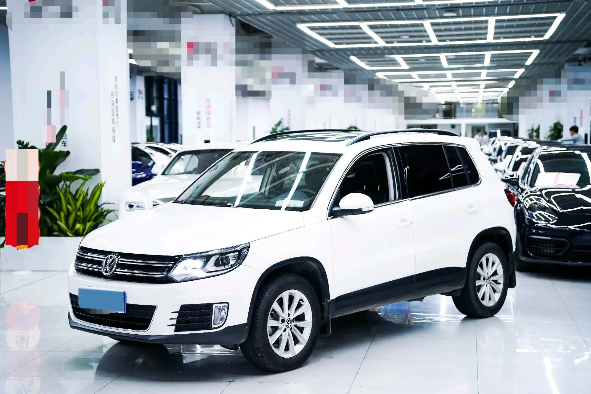 2017 VOLKSWAGEN TIGUAN view 1