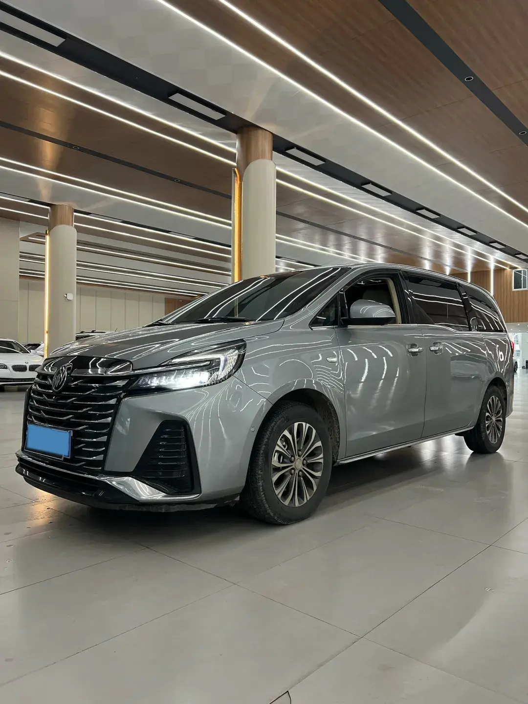 2023 BUICK GL8 view 1