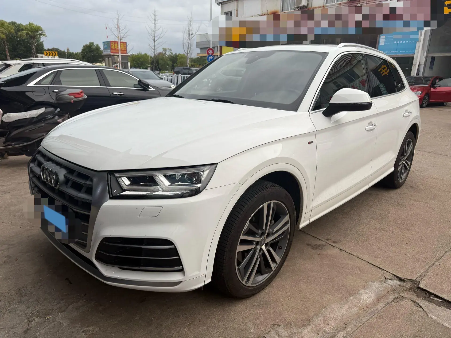 2020 AUDI Q5L view 1