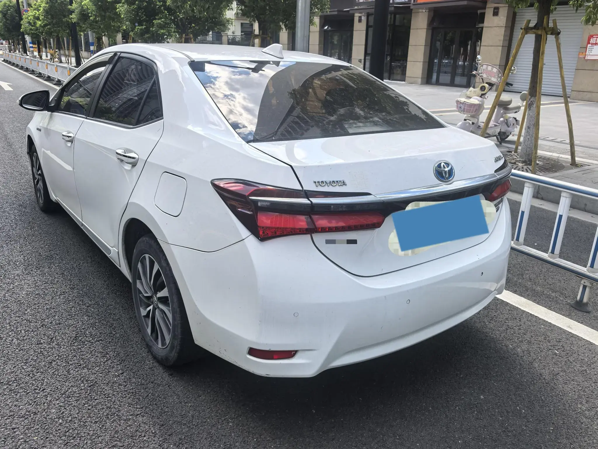 2018 TOYOTA COROLLA thumbnail 3
