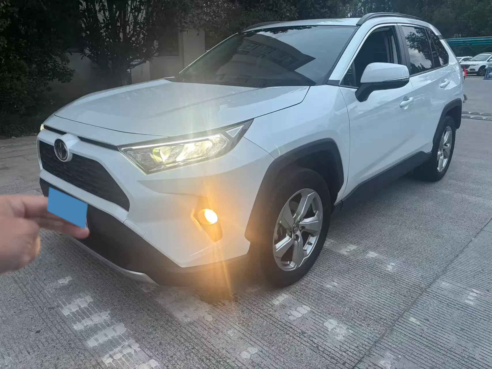 2021 TOYOTA RAV4 view 1