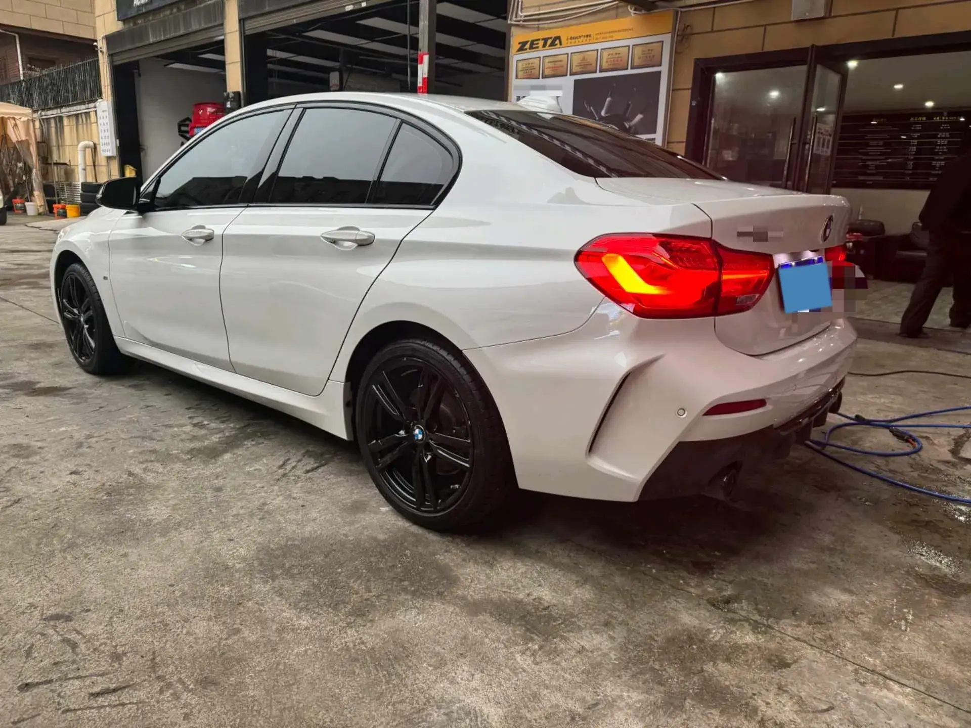 2021 BMW 1 thumbnail 4