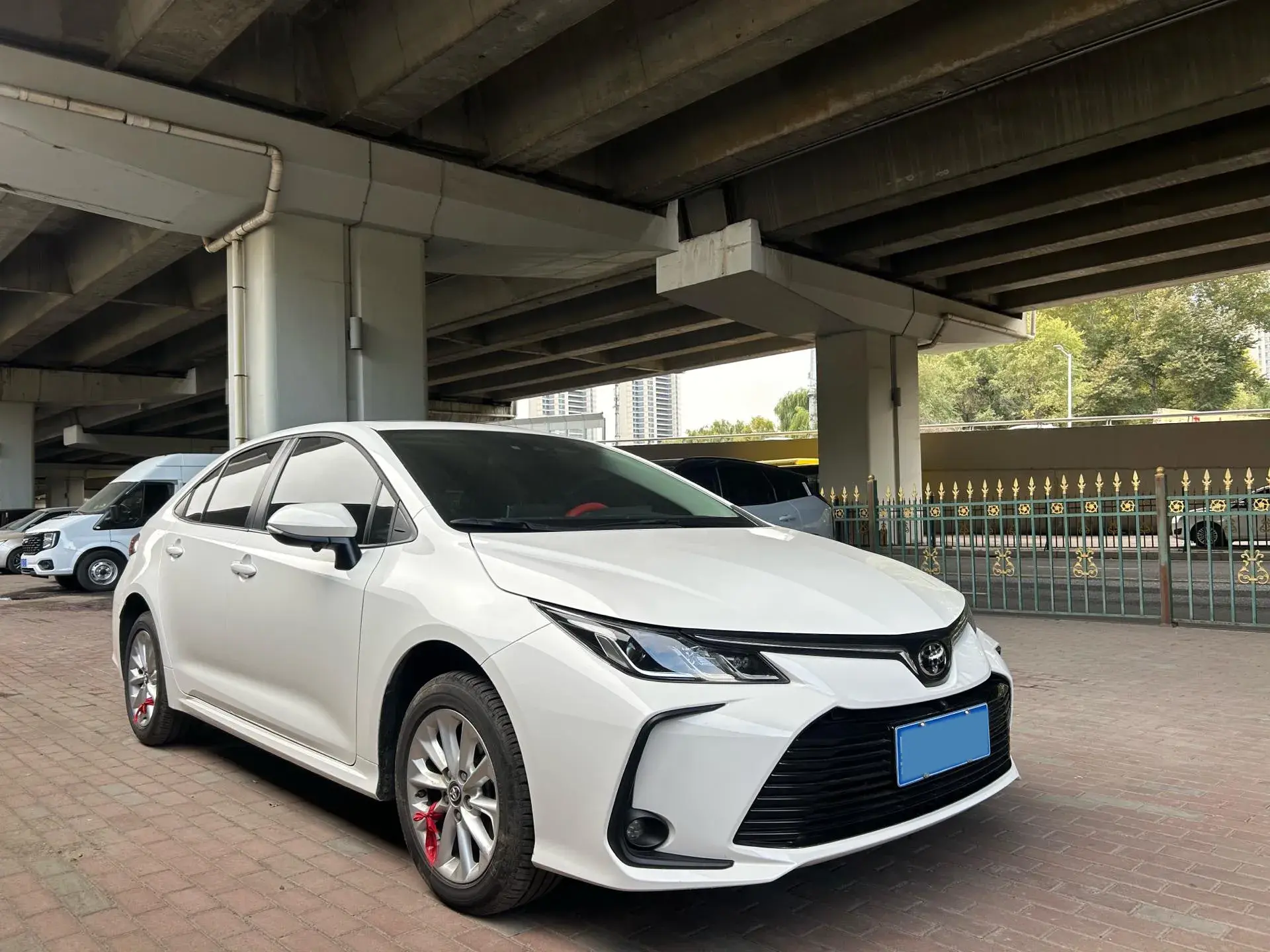 2023 TOYOTA COROLLA thumbnail 3