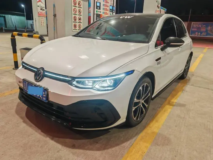 2023 VOLKSWAGEN GOLF view 1